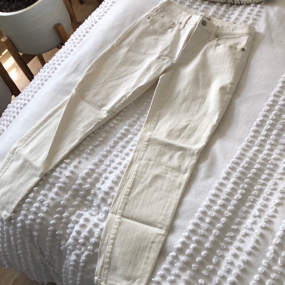 Like new. 26 skinny skinny